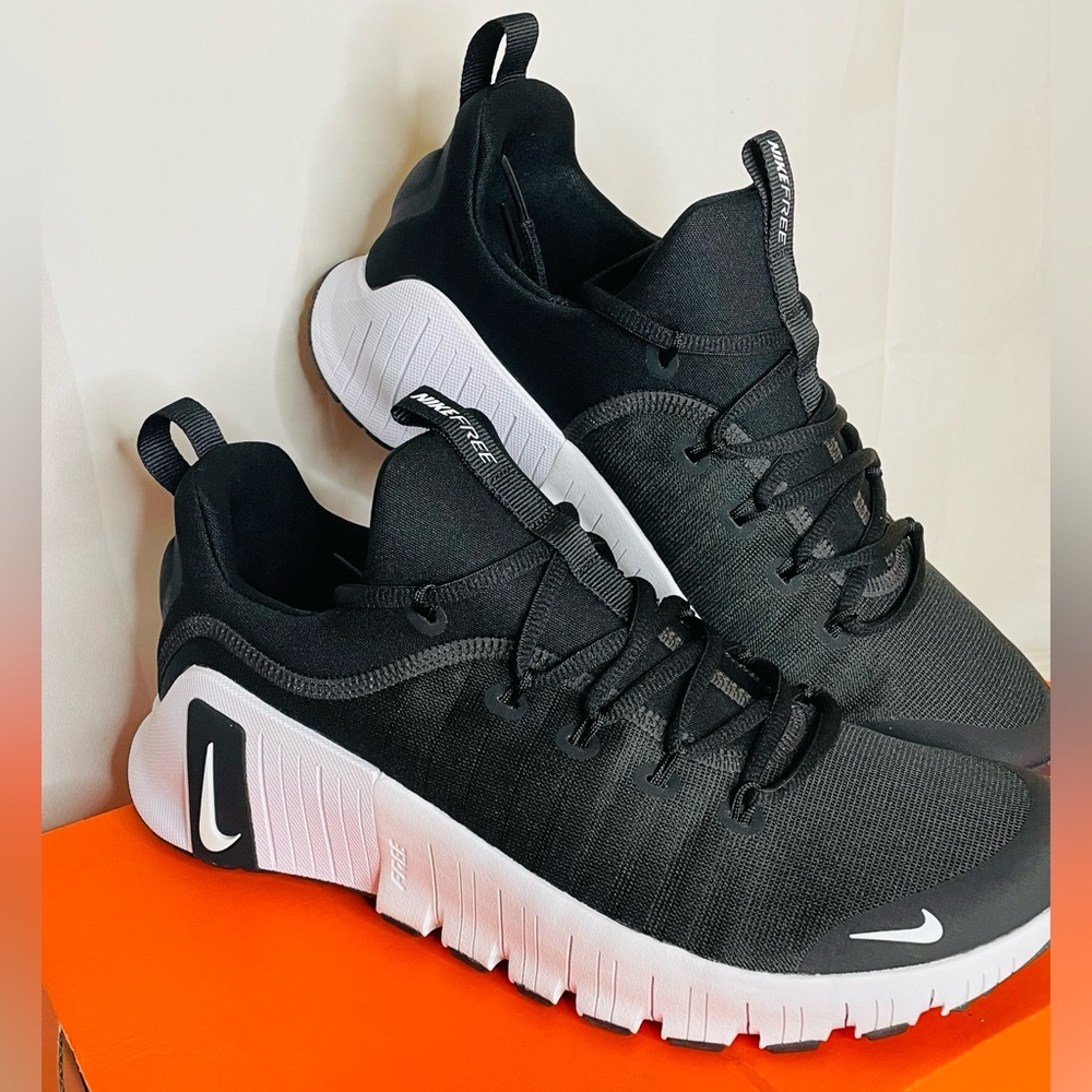 New  Nike Free Metcon 6 Black and White Running Shoes Women”s size 10